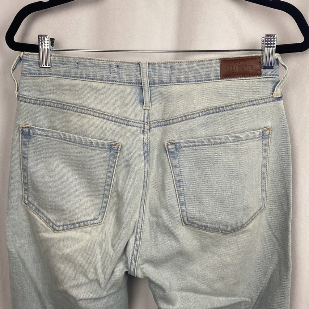 Hollister Ultra High Rise Mom Jeans Light Wash Distressed - Size 7R - 28 - Picture 9 of 10